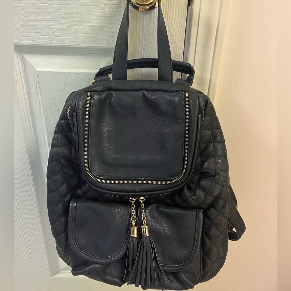 Imoshion black faux leather quilted adjustable backpack purse